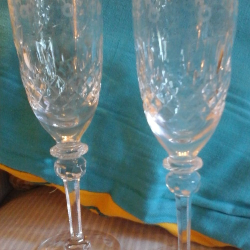 clear crystal champagne goblets with beautiful design for wedding present